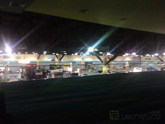 BesBuy-vispera_f05 El agente "00centro de convenciones" pudo colarse y captar esta imagen del área de exhibición que será abierta al público el martes