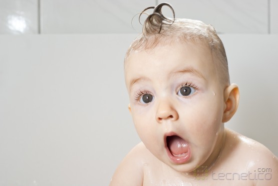 Bebé sorprendido, surprised baby (crédito: Mokra/SXC)