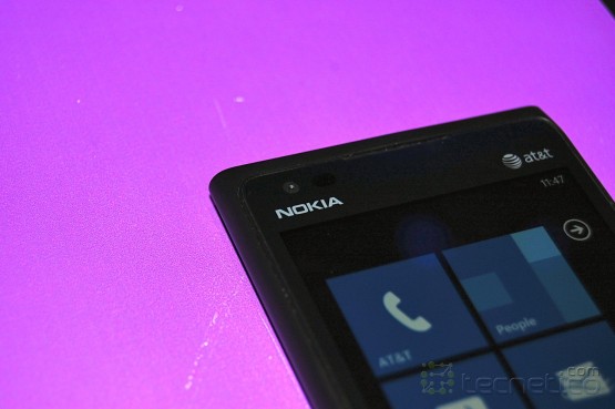 Nokia Lumia 900 con Windows Phone para la red de AT&T / Foto: Roberto Flores / Tecnetico.com