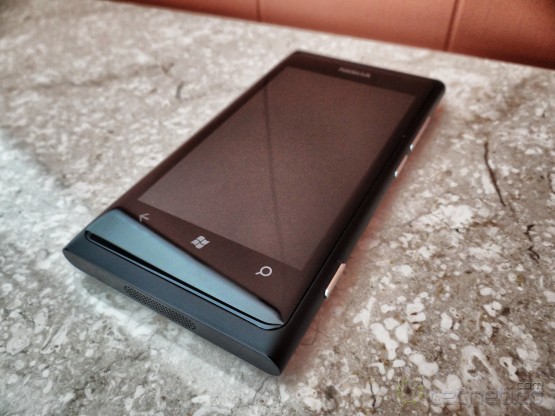 NokiaLumia800-Review-1