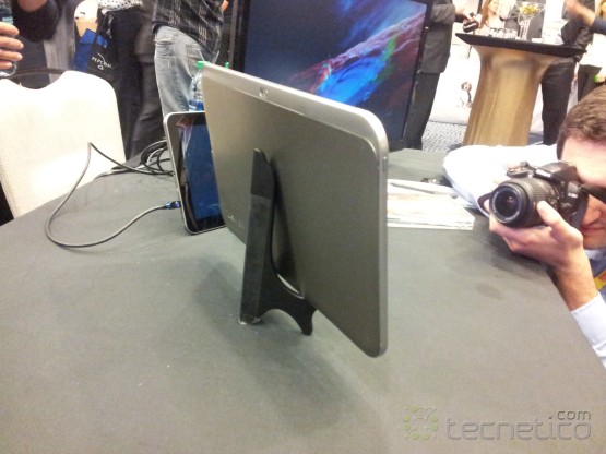 Toshiba Excite 13-3 back-MobileFocus-CTIA