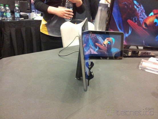 Toshiba Excite 13-3 side-MobileFocus-CTIA