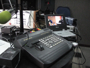 Mezclador de vídeo análogo usado para -ponchar- las diferentes cámaras usadas en el livestream