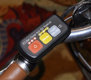 Este es el control de mando de la Sanyo Eneloop Bike. Desde aquí activaslas distintas modalidades de la bicicleta.