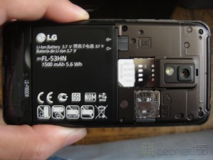 DSC01246 Parte de atras si la cobertura. Bateria, SIM Card, Camara, LED Flash y MicroSD