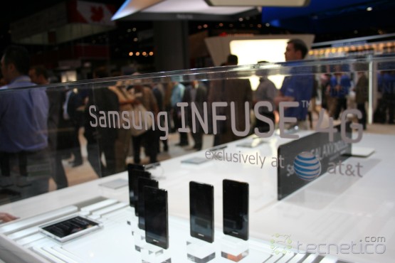 Samsung Infuse 4G detrás de una vitrina en CTIA Foto: Tecnetico.com