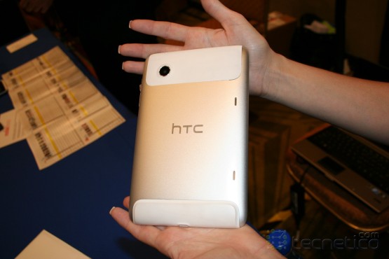 Parte posterior de la tableta Flyer de HTC Foto: Tecnetico.com