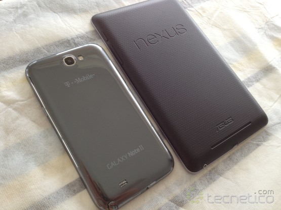 Galaxy Note II de Samsung a la izquierda y la Nexus 7 a la derecha