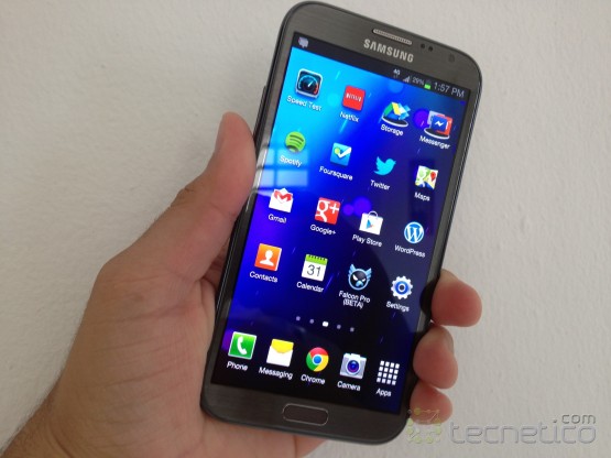 Galaxy Note II de Samsung en la mano