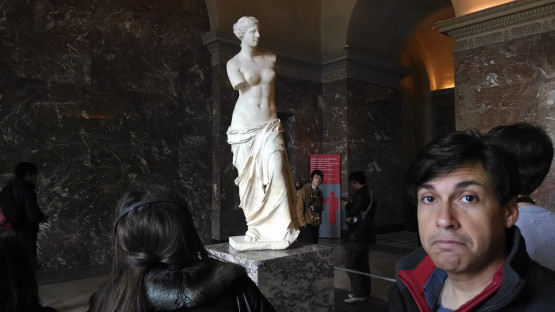Fui hasta a París a preguntarle a la Venus de Milo si había visto la base de mi Gear Fit, pero como ven, tampoco sabe. (Foto: Wilton Vargas/Tecnetico.com)
