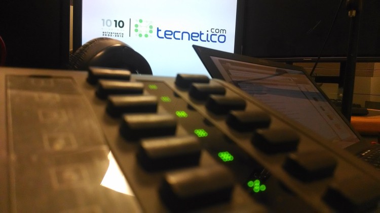 El show está al aire...¡y el cuadro telefónico está lleno!