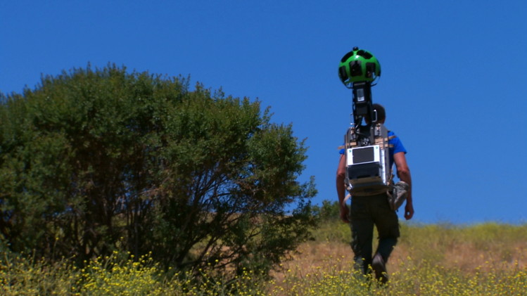 El "trekker" de Google es una mochila equipada con los mismos sensores y cámaras que sus autos y que son necesarias para llevar a cabo el digitalizar un área para "Street View" (suministrada)