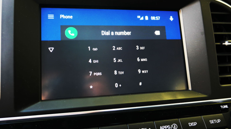 ¿Necesitas hacer una llamada? Ahora puedes marcar el número directamente de la pantalla del Elantra 2017 de Hyundai (foto: Tecnético)