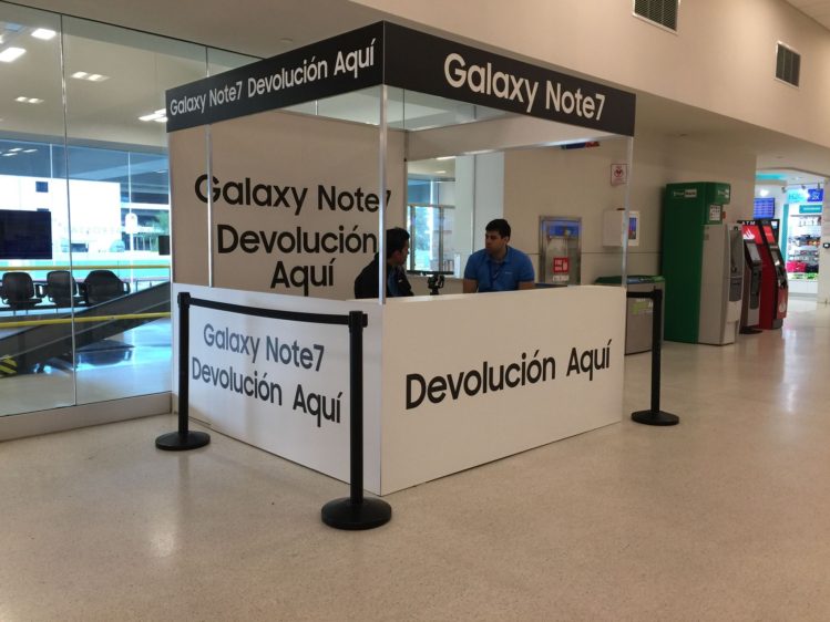 Quiosco o puesto para realizar la devolución y/o canje de el malogrado teléfono Galaxy Note7 en el Aeropuerto Internacional Luis Muñoz Marín en San Juan, Puerto Rico (foto: Aeropuerto Internacional Luis Muñoz Marín)