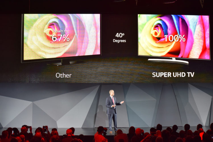 LG afirma que ha logrado que la calidad de imagen de sus televisores no disminuya para personas que no estén directamente frente a la pantalla (foto: Tecnético)