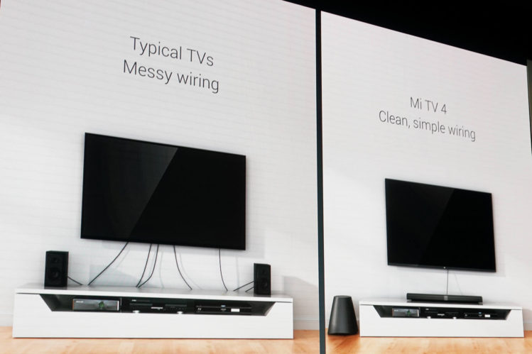 A la izquierda, un sistema convencional. A la derecha, el Mi TV 4 resuelve el problema de estética reduciendo a un solo cable de conexión entre sus dos componentes (foto: Tecnético)