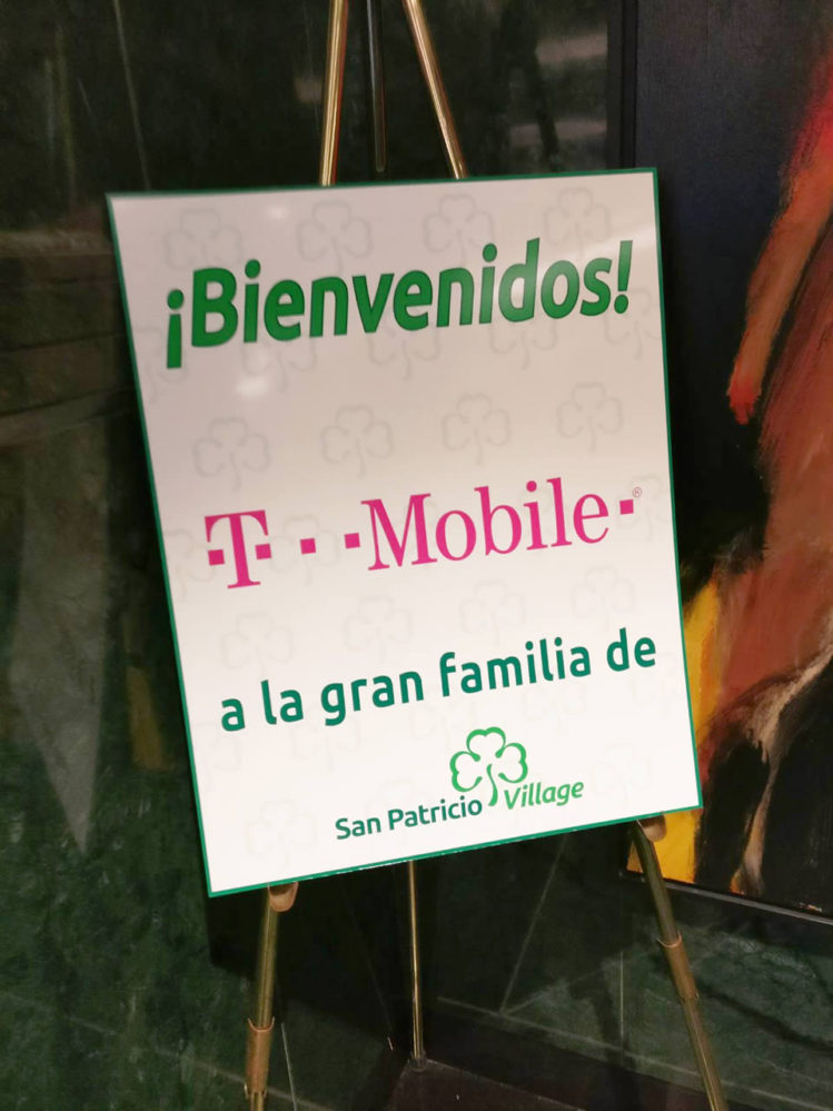 Pancarta de bienvenida por parte de la administración a T-Mobile (foto: Tecnético)