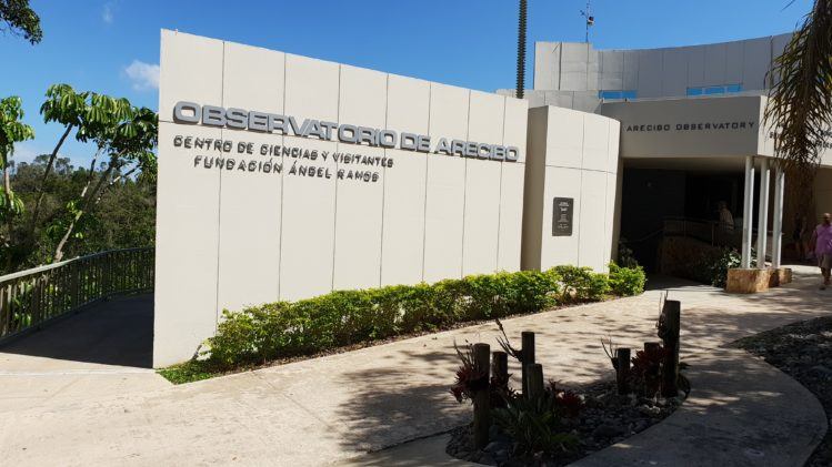 ¡Por fin llegamos! Esta es la entrada al Observatorio de Arecibo, hogar del mundialmente famoso radiotelescopio (foto: Tecnético)
