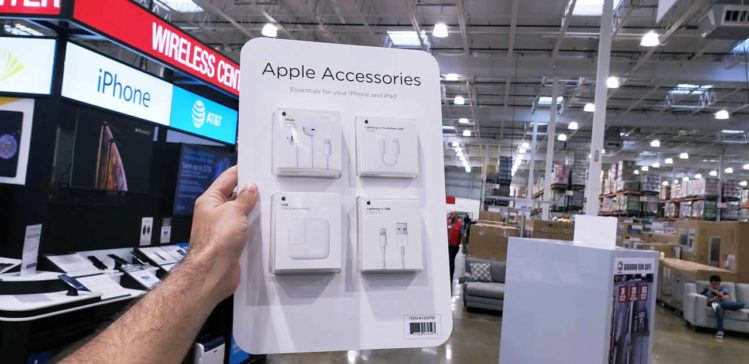 Nunca antes Apple había ofrecido "en paquete" nada, y mucho menos accesorios, uno de los artículos más lucrativos para cualquier manufacturero (foto: Tecnético)